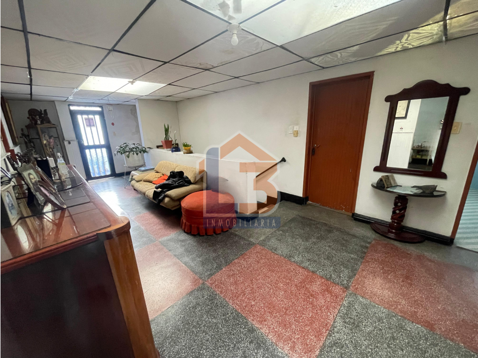 SE VENDE CASA COMO LOTE EN EL SECTOR AVENIDA 30 DE AGOSTO