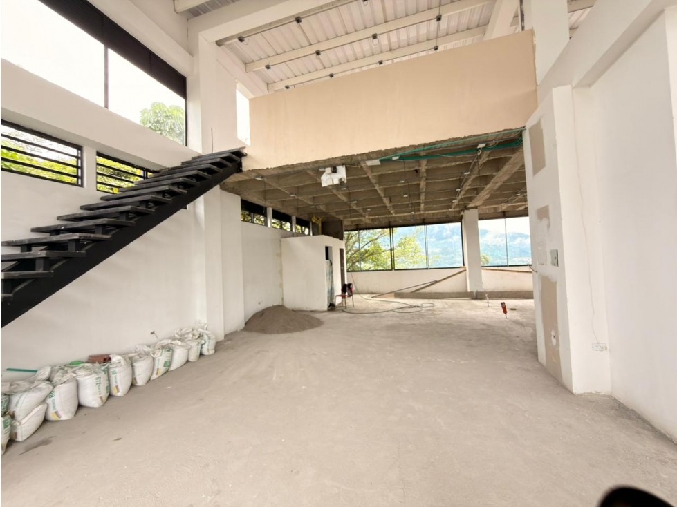 LOCAL EN VENTA O ARRENDAMIENTO 220 m2 ZONA NORTE ALTA ZONA MALL — foto 2