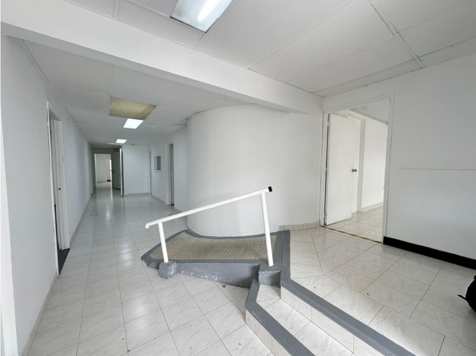 SE ARRIENDA CASA COMERCIAL EN LA CASTELLANA - 1