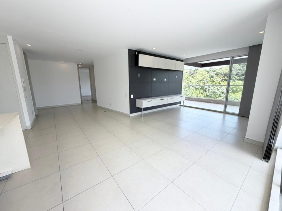 SE VENDE AMPLIO Y MODERNO APARTAMENTO AV CENTENARIO