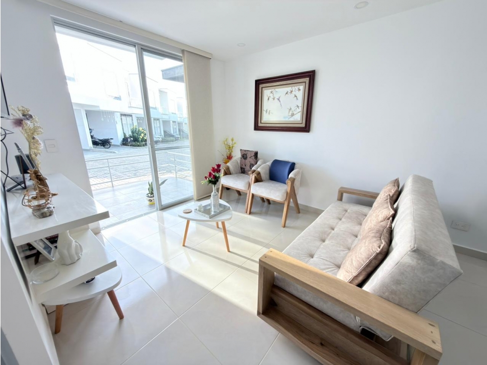 SE VENDE CASA POR LA AVENIDA CENTENARIO