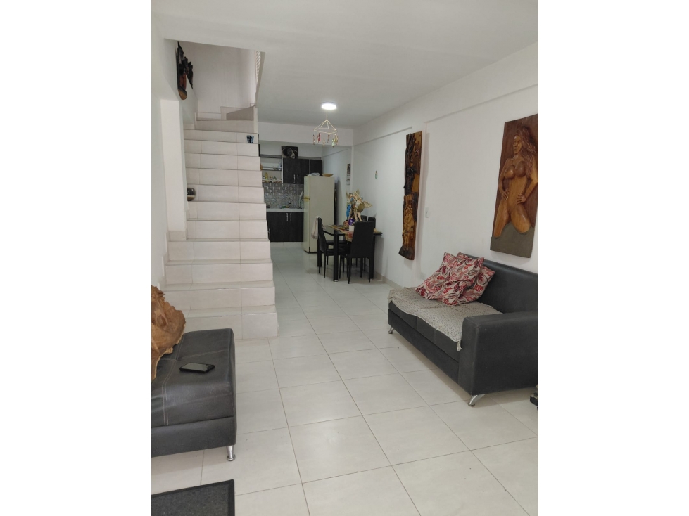 VENTA ESPECTACULAR CASA EN QUINTAS DE LOS ANDES 3 PISOS