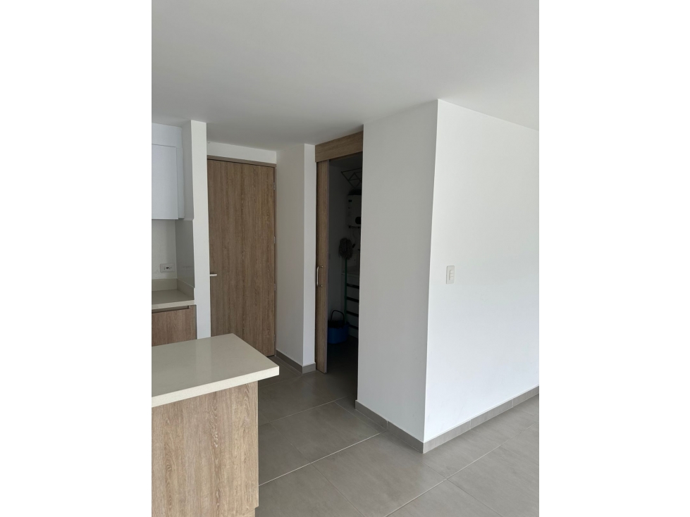 SE VENDE AV CENTENARIO NORTE