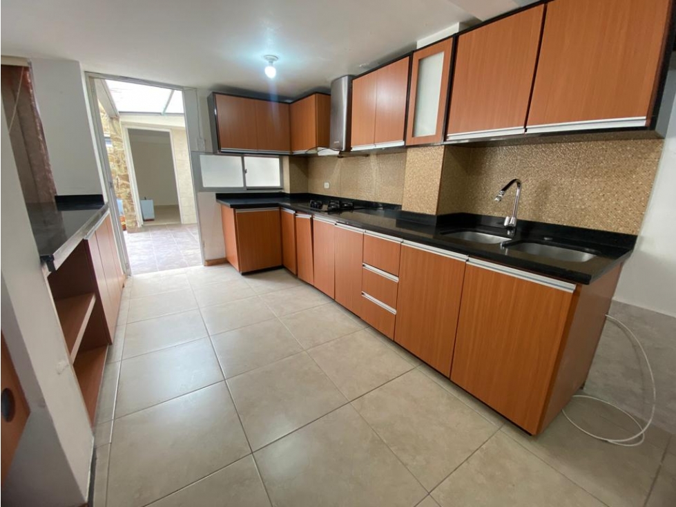 SE VENDE CASA SECTOR LAURELES — foto 3