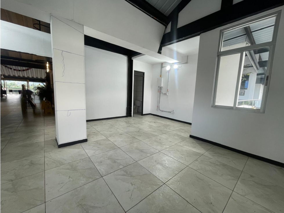 SE VENDE LOCAL EN EL SECTOR AVENIDA CENTENARIO — foto 4