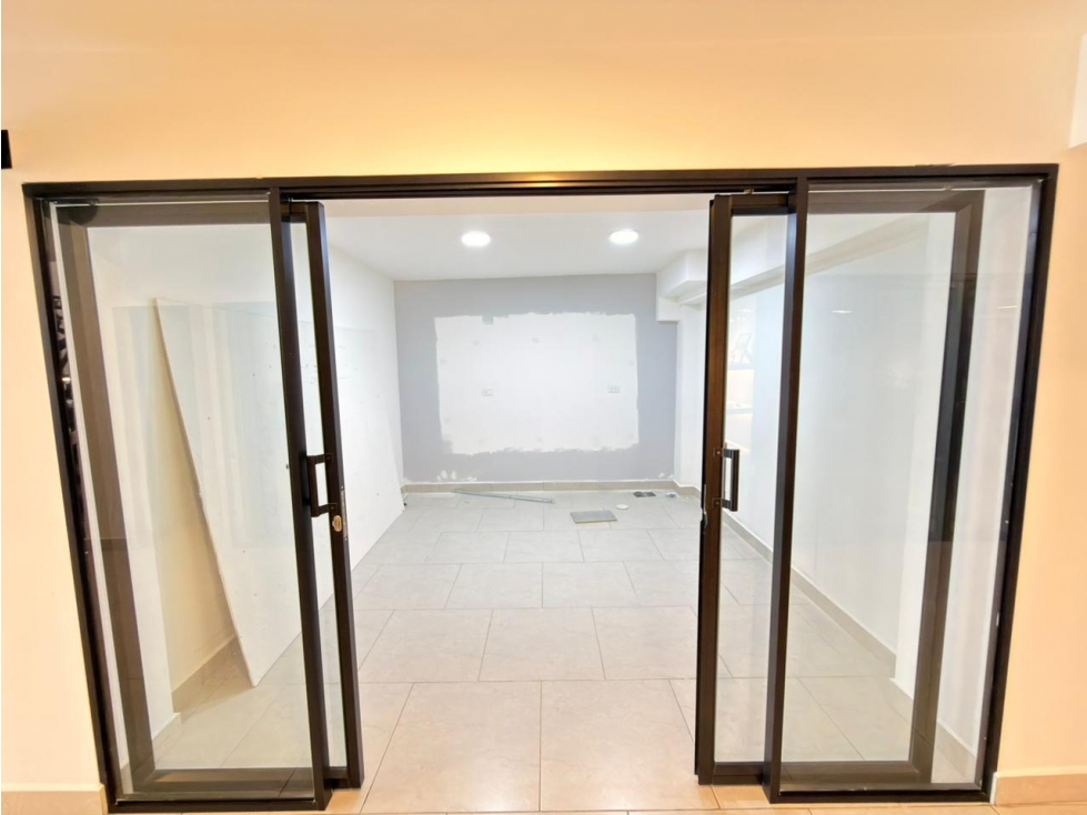 SE ARRIENDA LOCAL EN EL NORTE MALL ORIGEN 12 M2 — foto 4