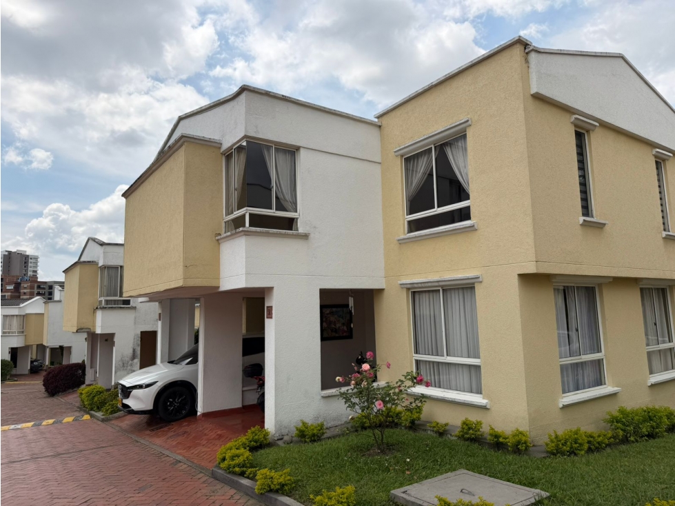 SE VENDE CASA EN LA AV. CENTENARIO