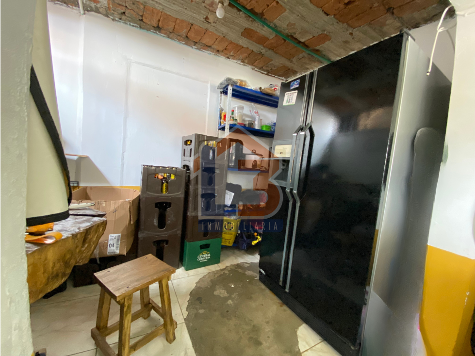 SE VENDE CASA LOTE EN LA AV LOS CAMELLOS — foto 6