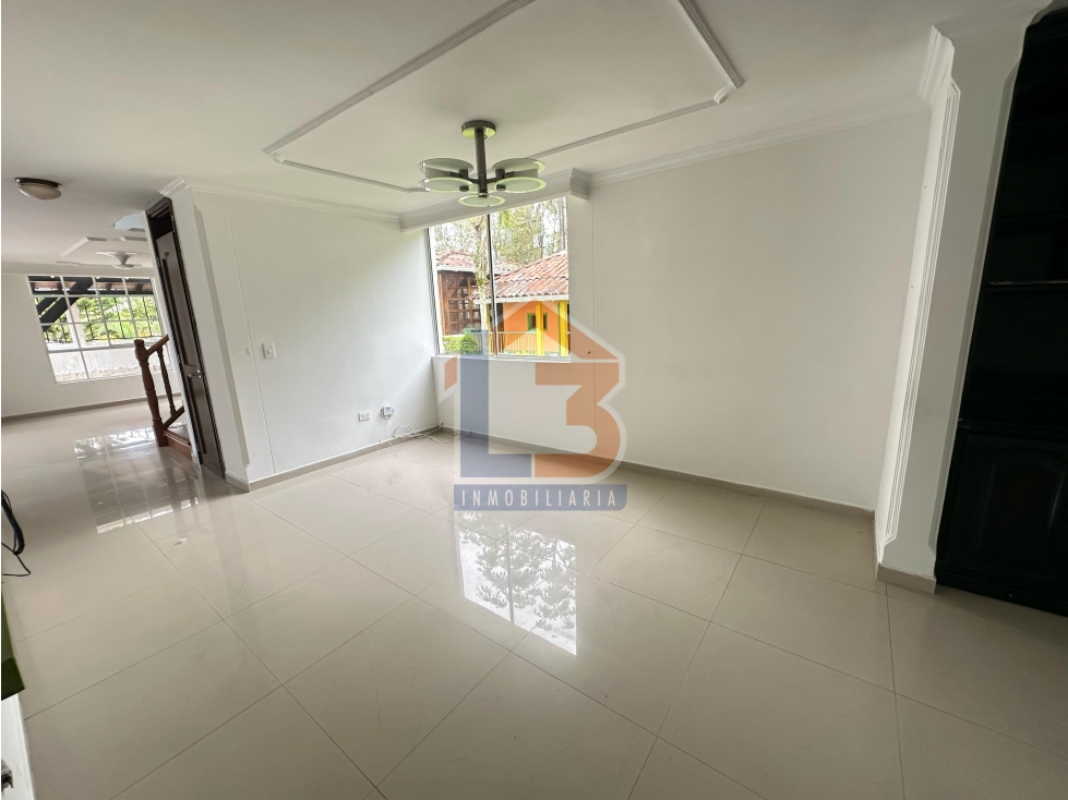 SE VENDE CASA EN CONDOMINIO EN LA AV. 19 NORTE — foto 3