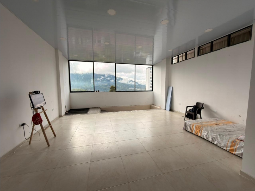 LOCAL EN VENTA O ARRENDAMIENTO 150 M2 ALTA ZONA MALL — foto 4
