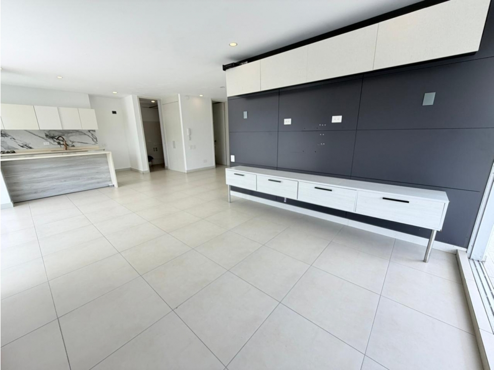 SE VENDE AMPLIO Y MODERNO APARTAMENTO AV CENTENARIO — foto 2
