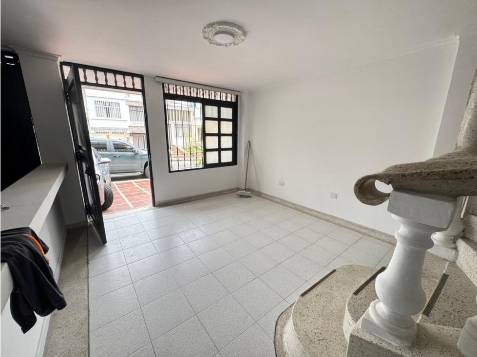 SE ARRIENDA CASA BARRIO GALÁN 250M2 COMERCIAL O FAMILIAR — foto 2