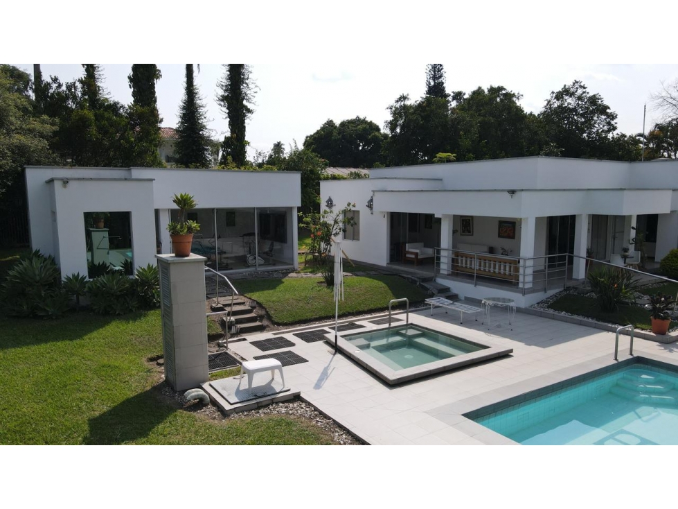 SE VENDE CHALET CERCA AL CLUB CAMPESTRE — foto 2