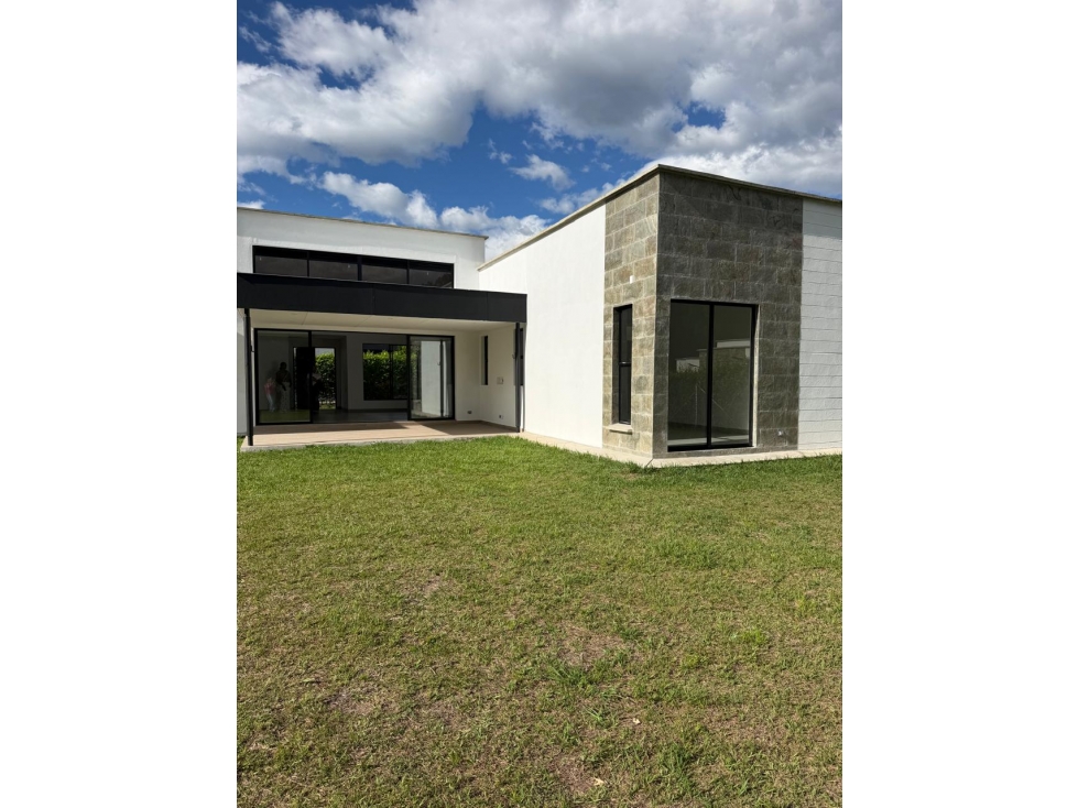 SE VENDE CASA CAMPESTRE SECTOR CLUB CAMPESTRE