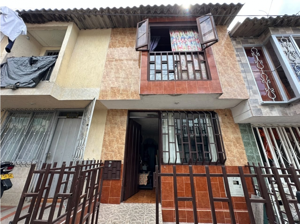 SE VENDE CASA EN EL BARRIO LA PATRIA