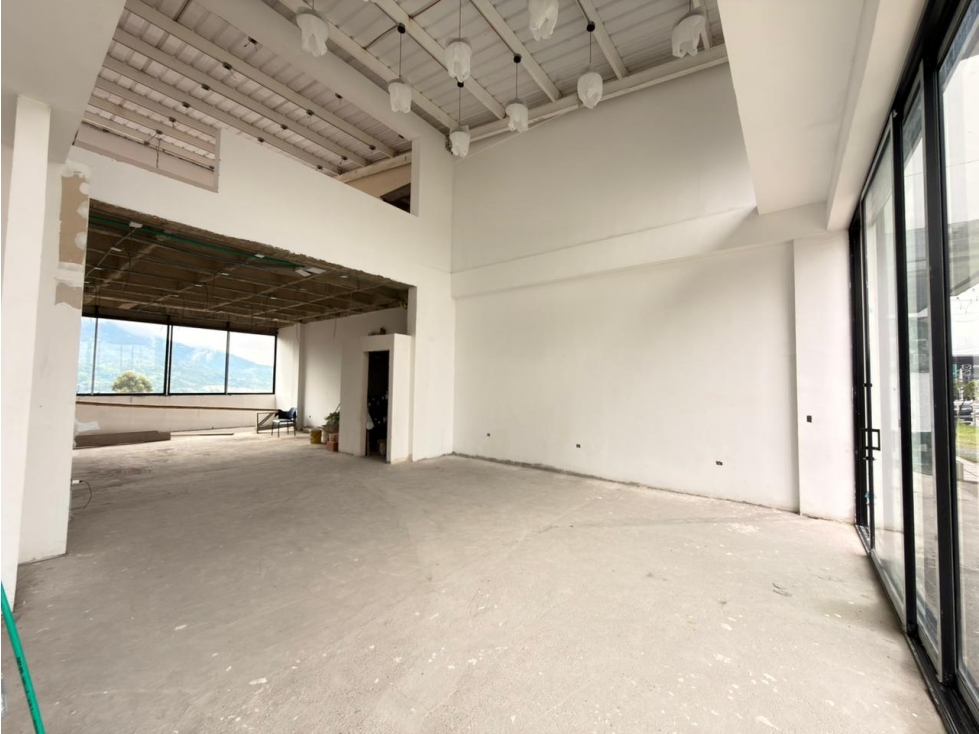 LOCAL EN VENTA O ARRIENDO MALL ALTA ZONA ORO NEGRO 220M2 — foto 4
