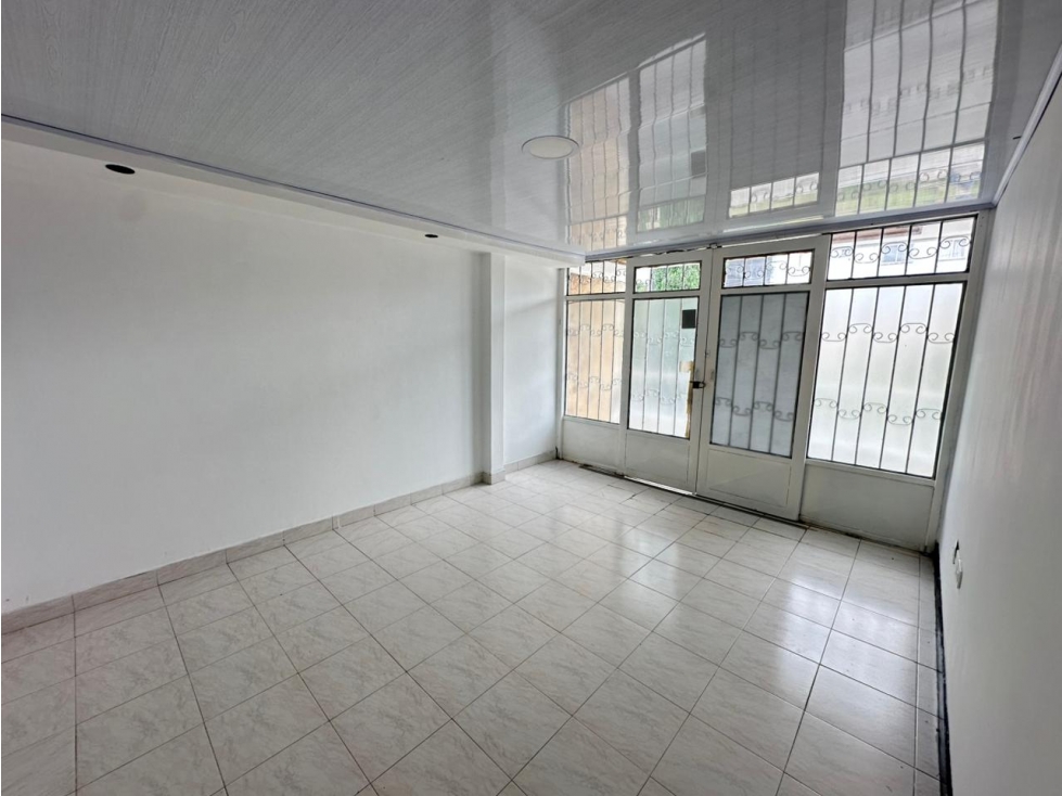 SE ARRIENDA CASA COMERCIAL EN LA CASTELLANA - 3