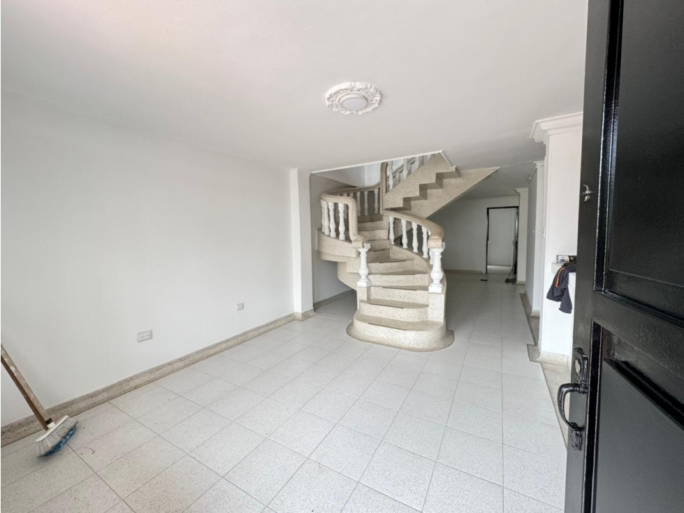 SE ARRIENDA CASA BARRIO GALÁN 250M2 COMERCIAL O FAMILIAR — foto 3