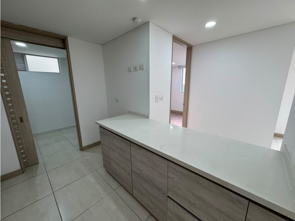 SE ARRIENDA APARTAMENTO OASIS DE ALAMEDA ZONA NORTE — foto 3