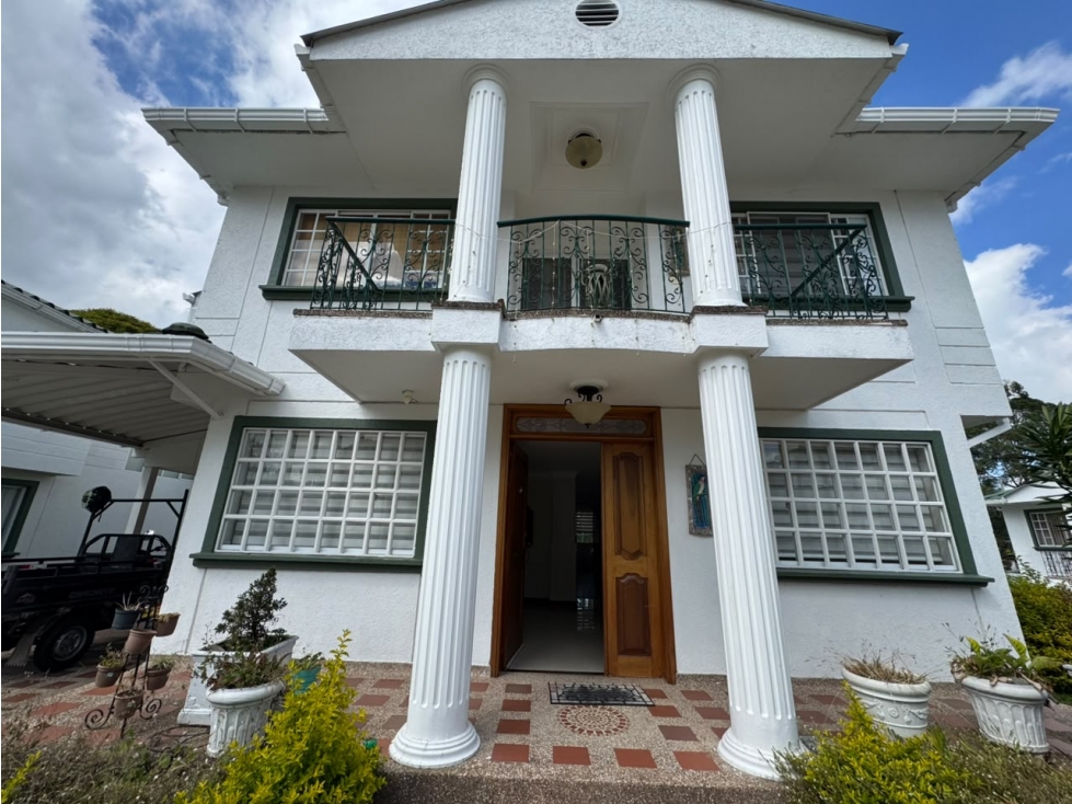 SE VENDE HERMOSA CASA SECTOR AV CENTENARIO - 1