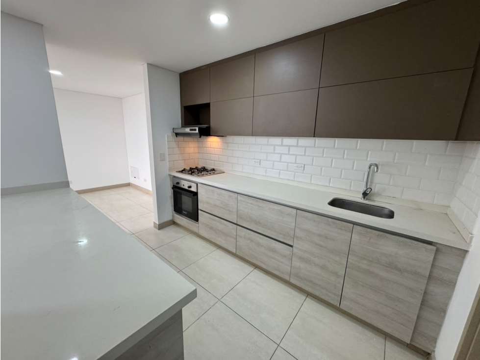 SE ARRIENDA APARTAMENTO OASIS DE ALAMEDA ZONA NORTE — foto 2