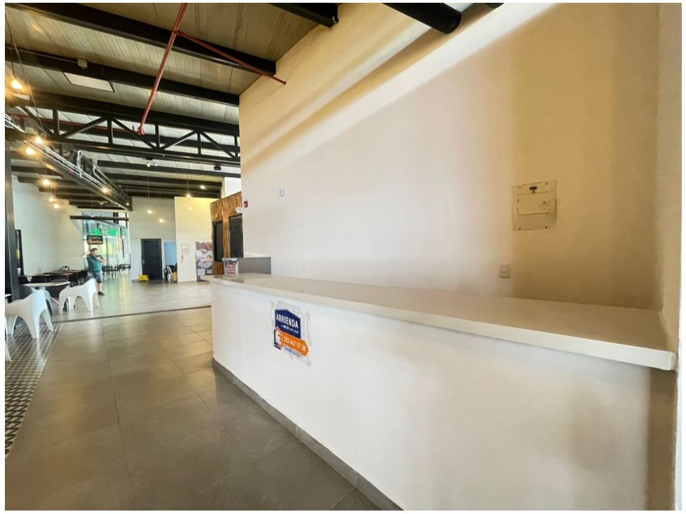 SE VENDE LOCAL / BURBUJA EN MALL AL NORTE DE LA CIUDAD — foto 3