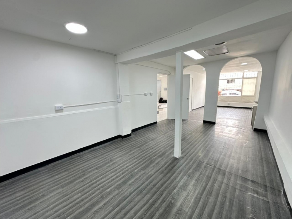 SE ARRIENDA CASA COMERCIAL EN LA CASTELLANA - 4