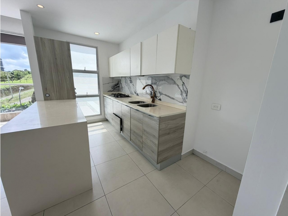 SE VENDE AMPLIO Y MODERNO APARTAMENTO AV CENTENARIO — foto 5