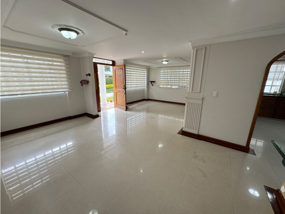 SE VENDE HERMOSA CASA SECTOR AV CENTENARIO - 5