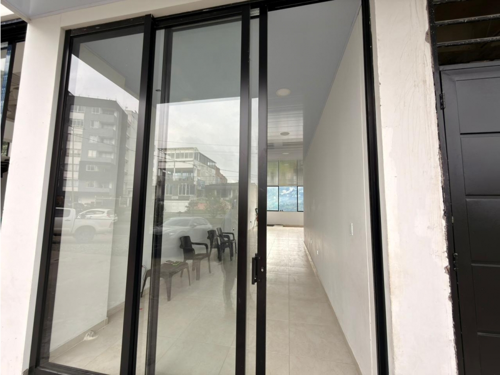 LOCAL EN VENTA O ARRENDAMIENTO 150 M2 ALTA ZONA MALL — foto 2