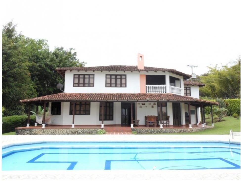 SE VENDE FINCA EN EL LAGO CALIMA