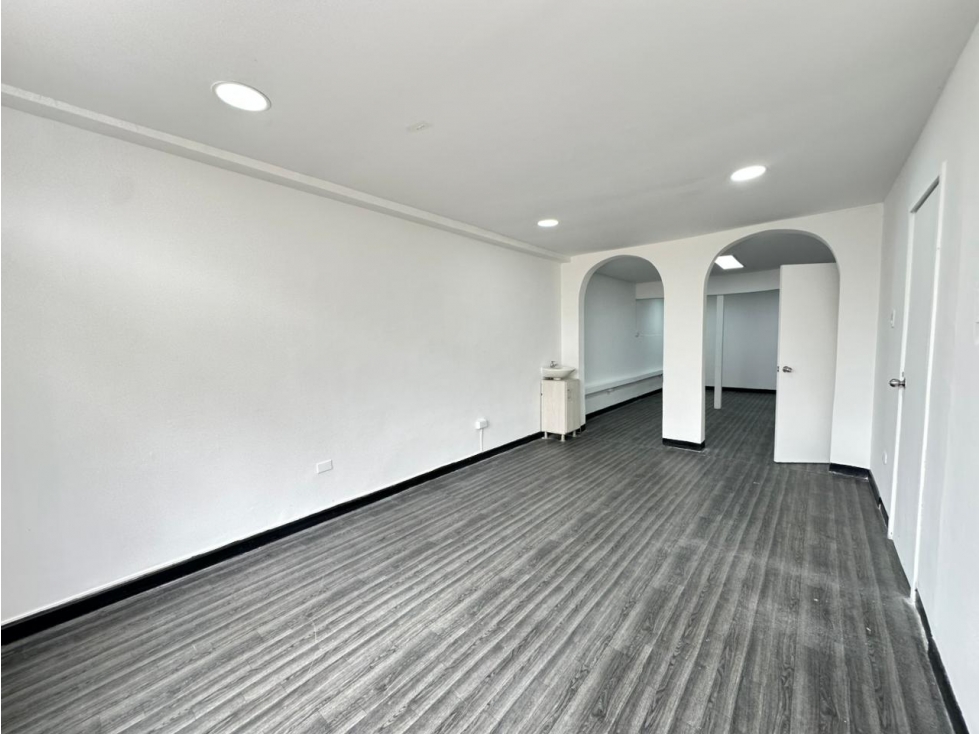 SE ARRIENDA CASA COMERCIAL EN LA CASTELLANA - 5
