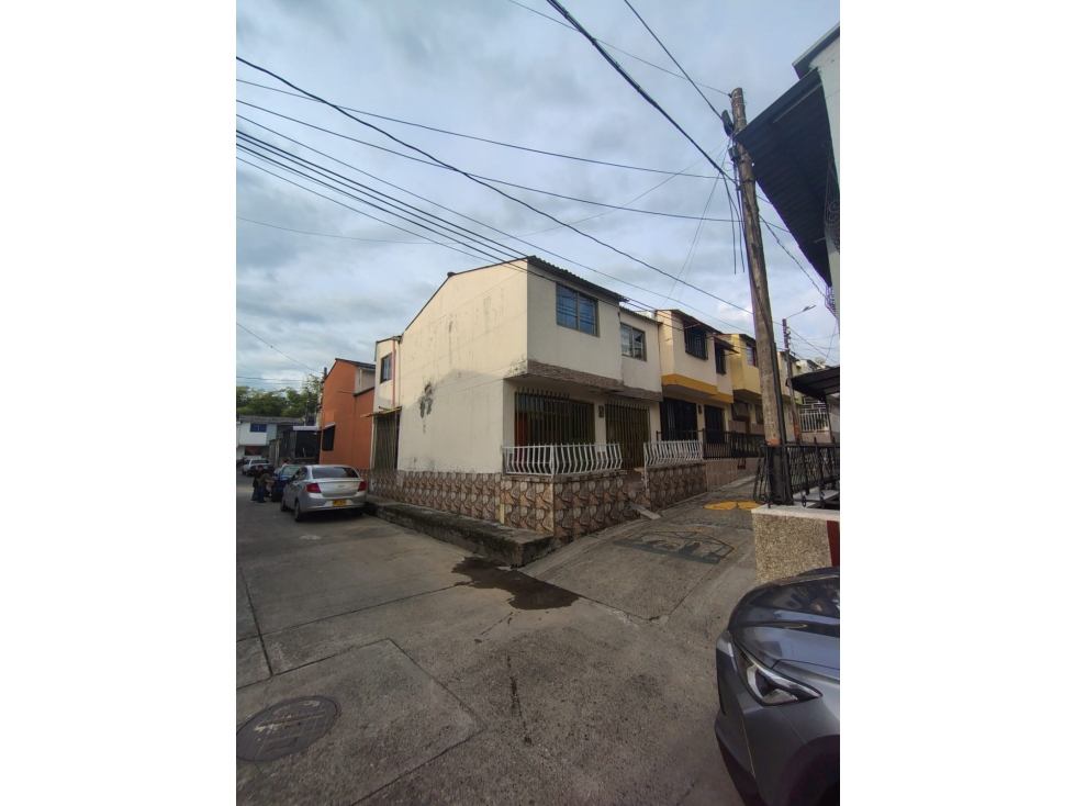 SE VENDE CASA BARRIO 7 DE AGOSTO