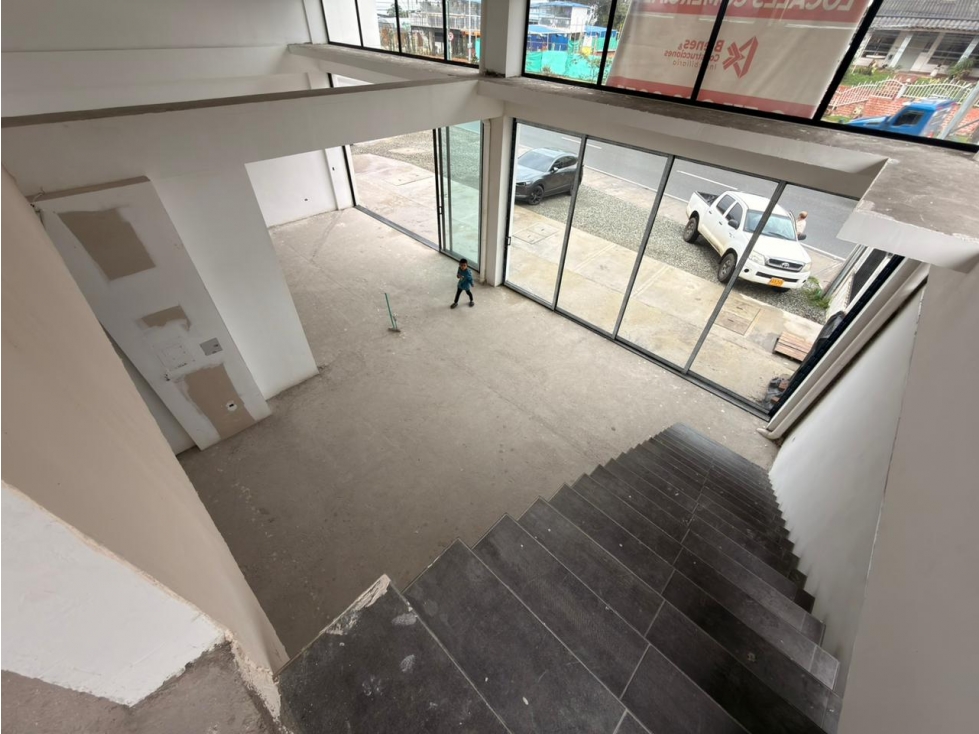 LOCAL EN VENTA O ARRENDAMIENTO 220 m2 ZONA NORTE ALTA ZONA MALL