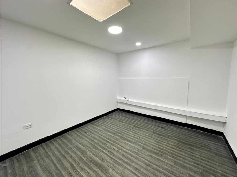SE ARRIENDA CASA COMERCIAL EN LA CASTELLANA - 6
