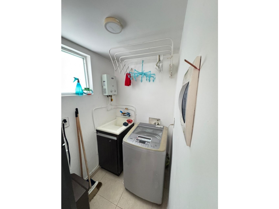 APARTAMENTO POR LA AV 19 NORTE — foto 5