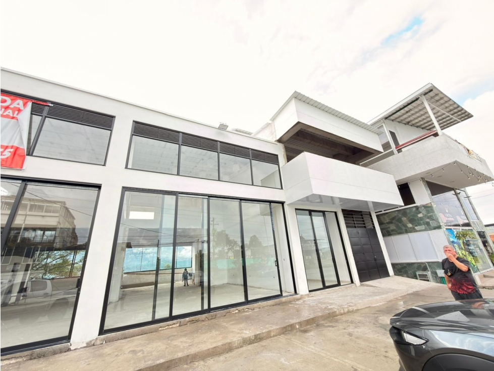 LOCAL EN VENTA O ARRENDAMIENTO 150 M2 ALTA ZONA MALL