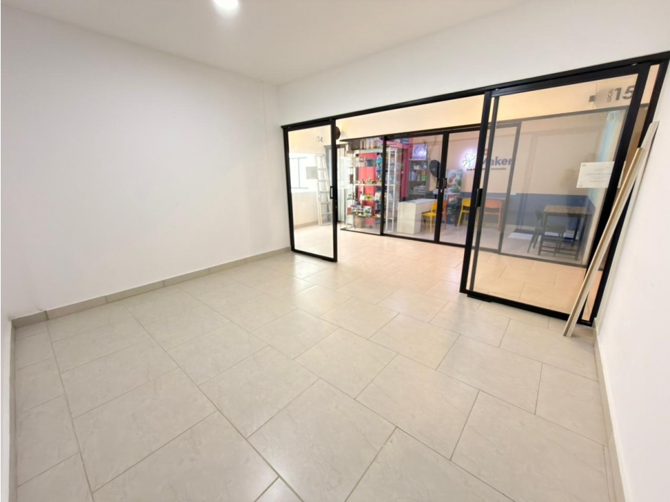 SE ARRIENDA LOCAL EN EL NORTE MALL ORIGEN 16M2