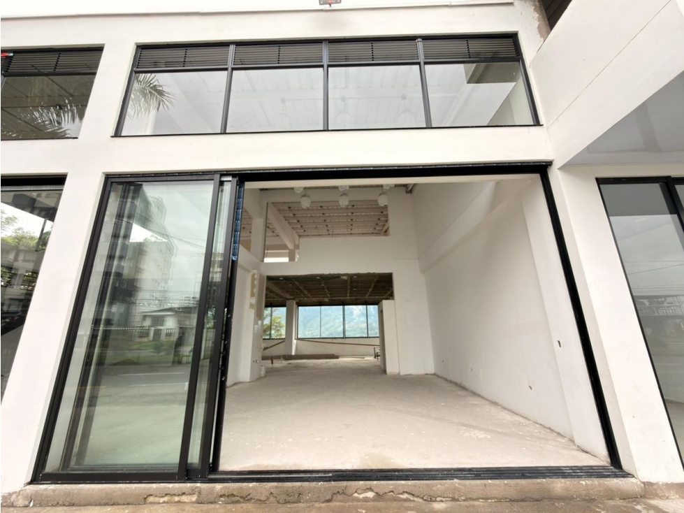 LOCAL EN VENTA O ARRIENDO MALL ALTA ZONA ORO NEGRO 220M2