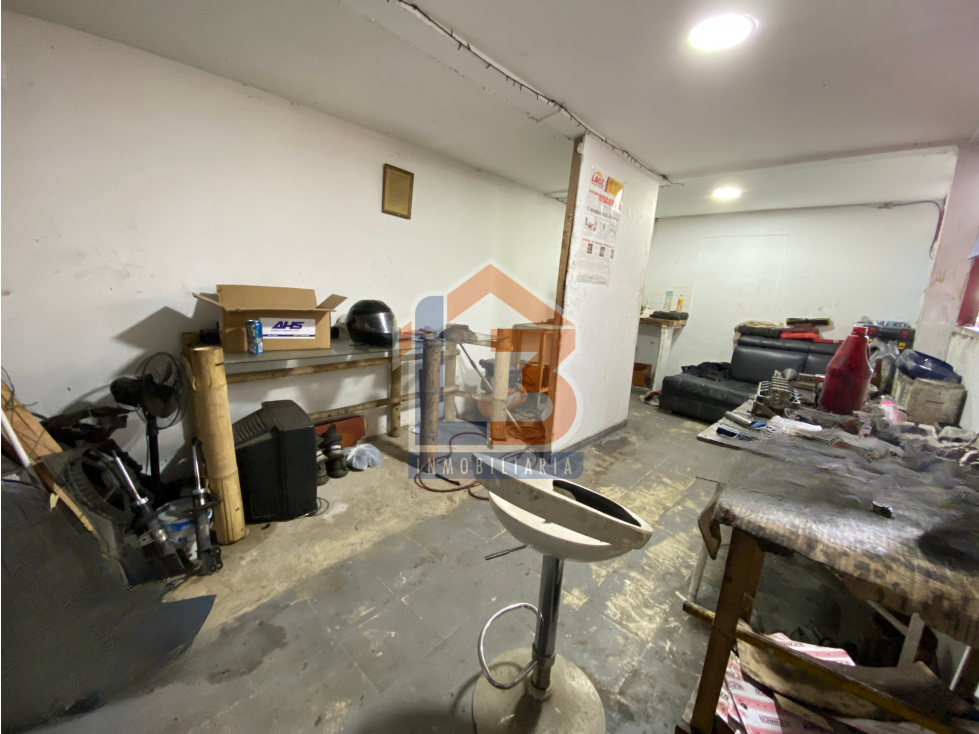 SE VENDE CASA LOTE EN LA AV LOS CAMELLOS — foto 3
