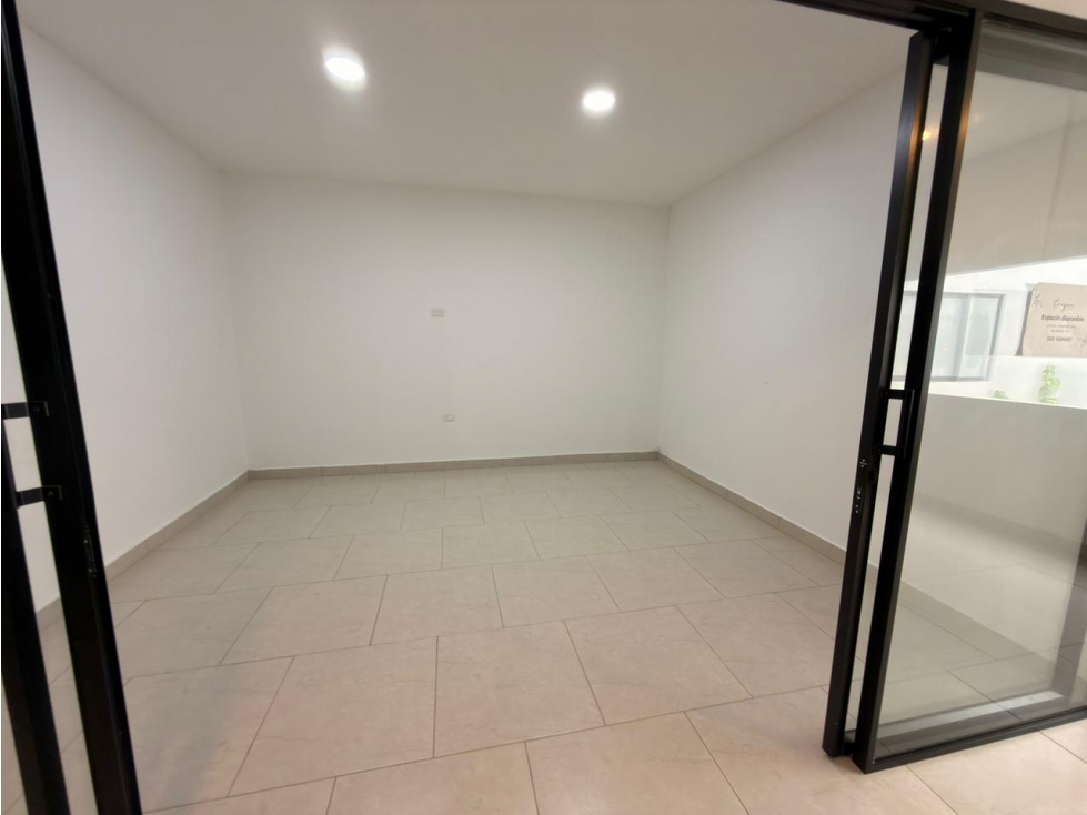 SE ARRIENDA LOCAL EN EL NORTE MALL ORIGEN 16M2 — foto 5