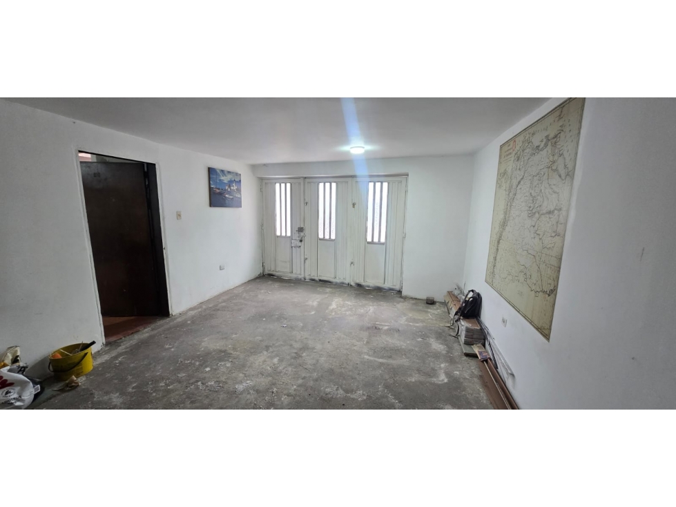 CASA EN VENTA BOSA CENTRO DE 12 DE FRENTE Y 5.65 DE FONDO — foto 2