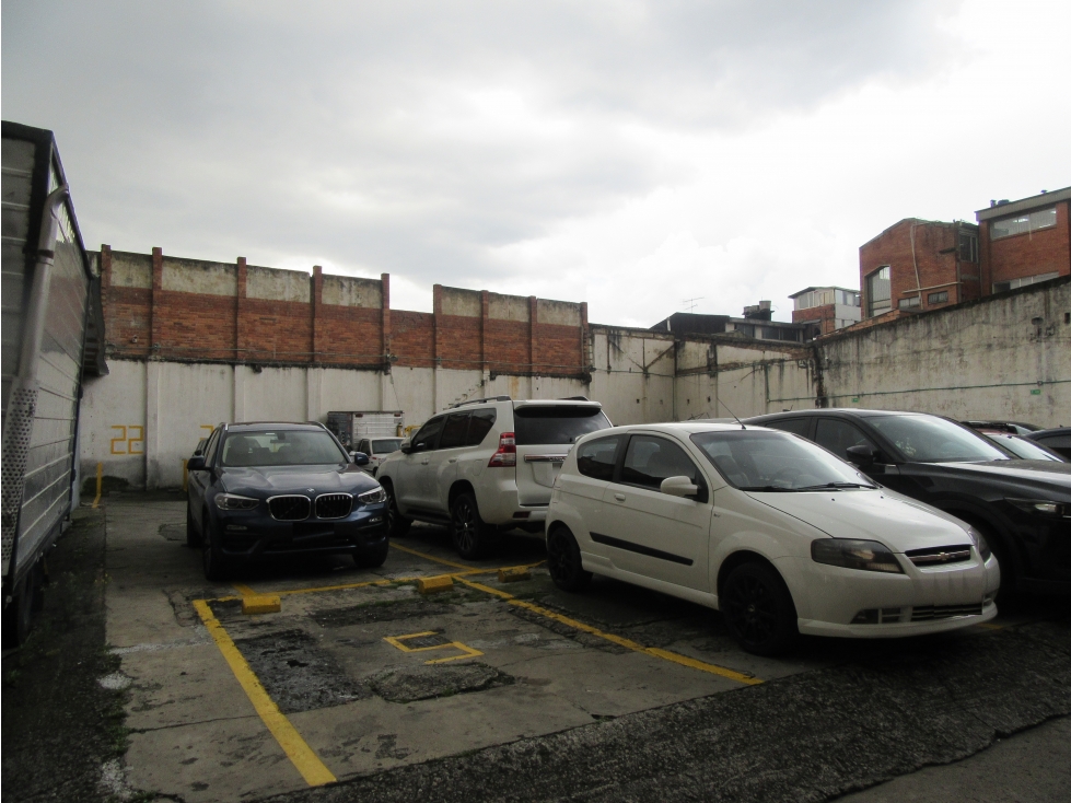 LOTE CON PARQUEADERO EN VENTA EN EL BARRIO 7 DE AGOSTO DE 1000 MTS — foto 5