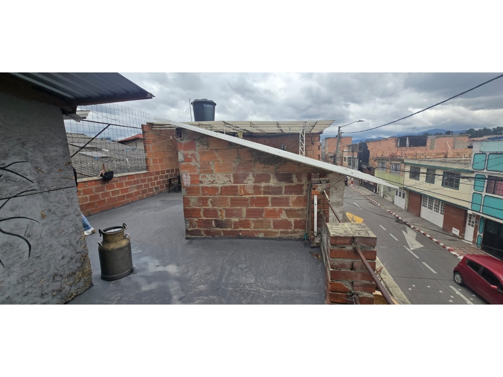 CASA EN VENTA BOSA CENTRO DE 12 DE FRENTE Y 5.65 DE FONDO — foto 4