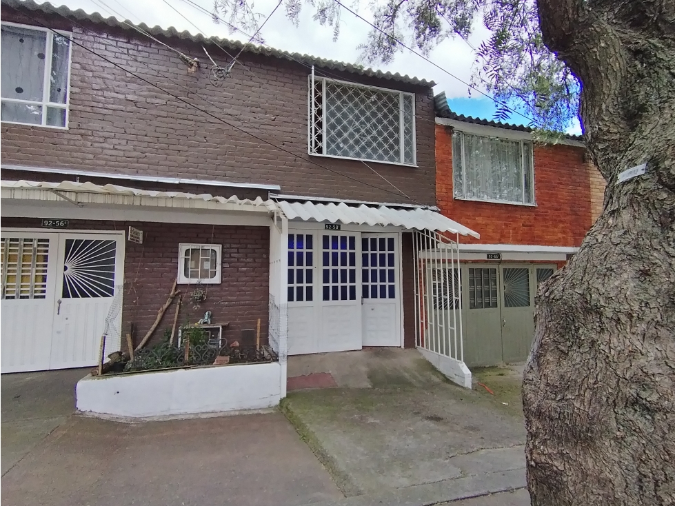CASA EN VENTA EN VALLES DE CAFAM- MARICHUELA - USME DE 3 PISOS