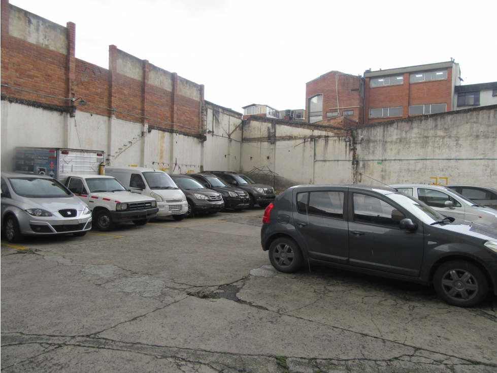 LOTE CON PARQUEADERO EN VENTA EN EL BARRIO 7 DE AGOSTO DE 1000 MTS — foto 2