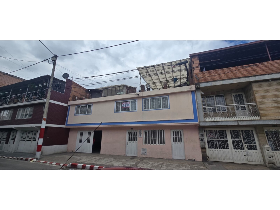 CASA EN VENTA BOSA CENTRO DE 12 DE FRENTE Y 5.65 DE FONDO