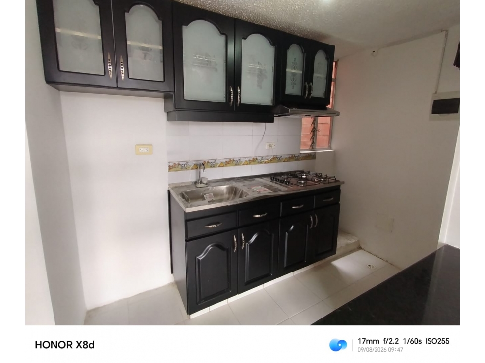 APTO EN VENTA JUNTO AL PORTAL DE USME PISO 5 CON 3 HABITACIONES — foto 2