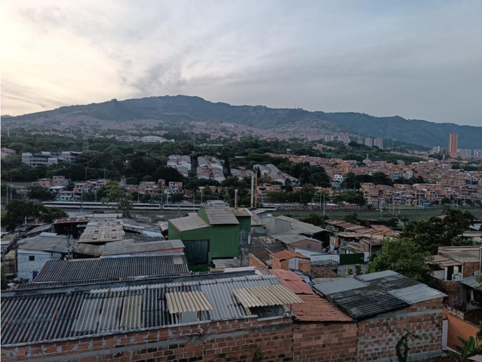 EN VENTA CASA UNIFAMILIAR EN MEDELLIN