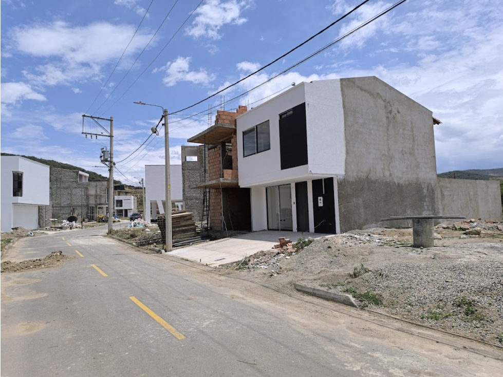CASA EN CONSTRUCCION CONJUNTO LOS PATIOS